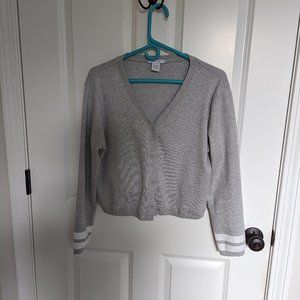 Gray cropped soft sweatshirt cardigan, with white bands at cuffs